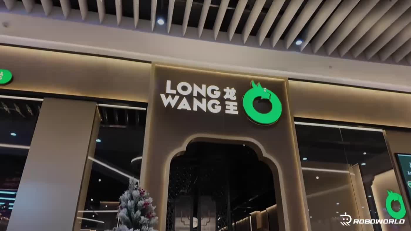 Nhà hàng lẩu ứng dụng robot vệ sinh SH1